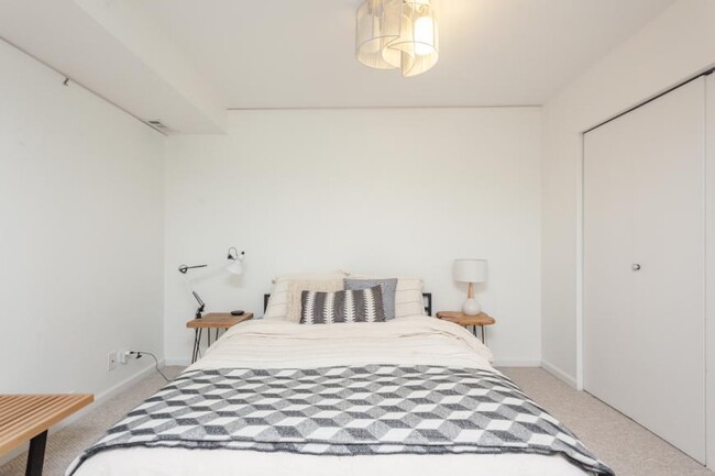 Building Photo - 1 bedroom in Chicago IL 60605