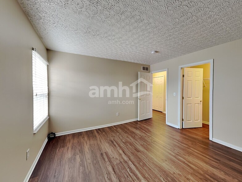 Building Photo - 1124 Waterview Ct