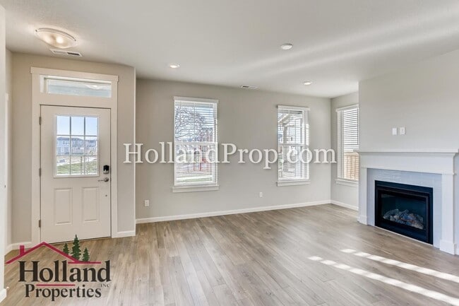 Building Photo - Modern Luxury Living Near Intel, Parks & Everything You Need!