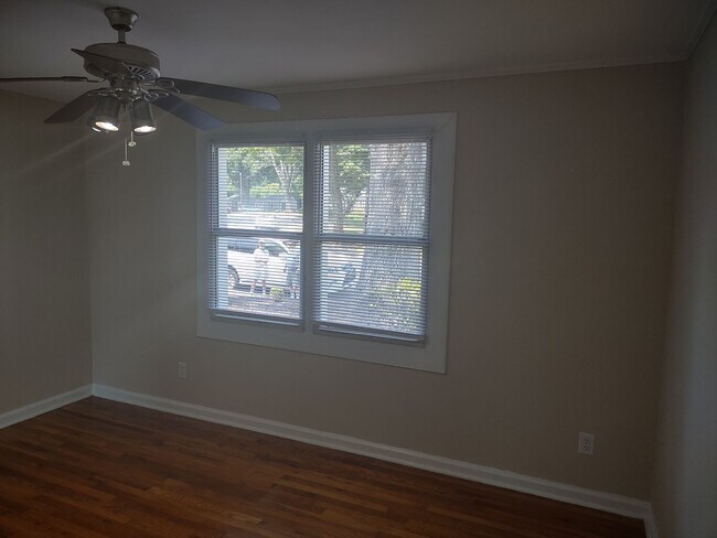 Building Photo - 2 Bedroom 1 Bath Condo in the Cottages of ...