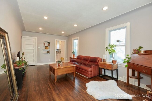 Building Photo - 3br 1ba 2cg ~ Security Deposit Free Altern...