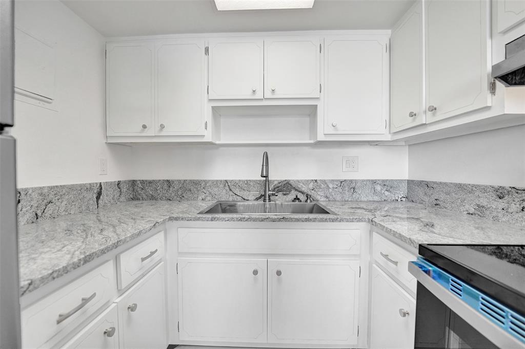 Building Photo - 3220 NE 10th St