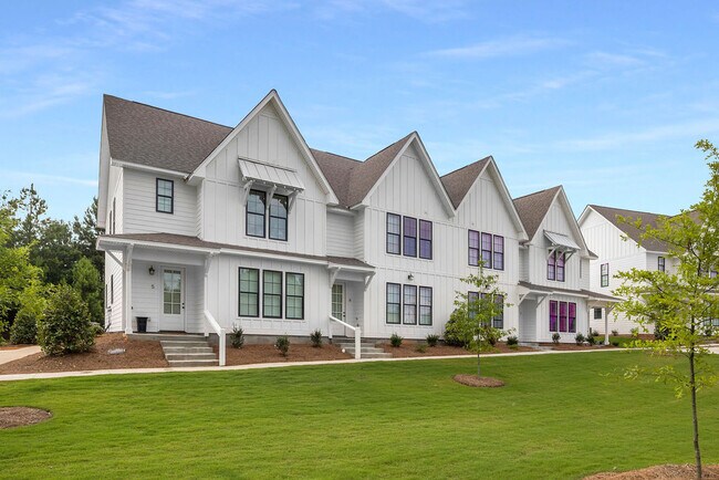 Primary Photo - 868 Twin Forks Ave