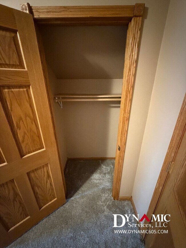 Building Photo - 717 W 16th St