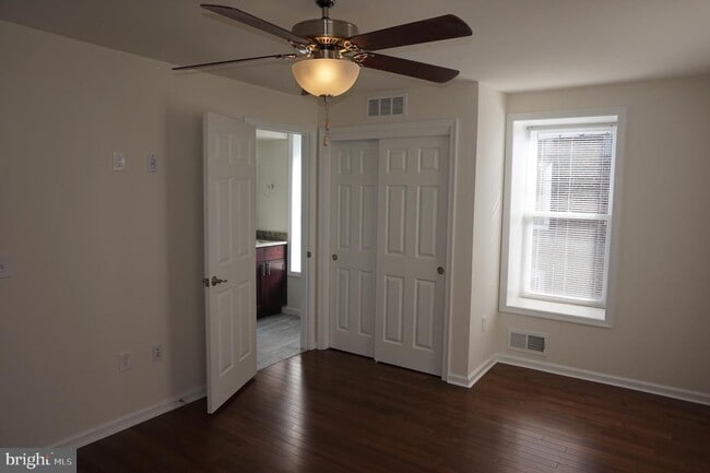 Building Photo - 132 Wendover St