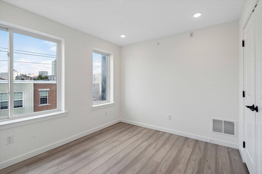 Building Photo - 1338 N 15th St