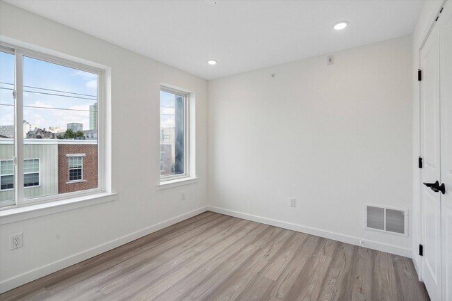 Building Photo - 1338 N 15th St