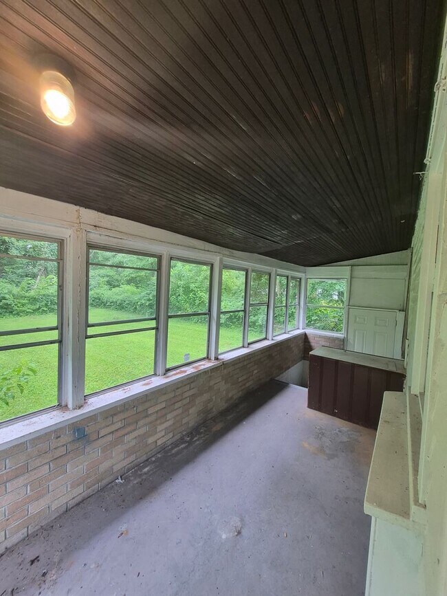 Building Photo - 2140 Rosebud Ave