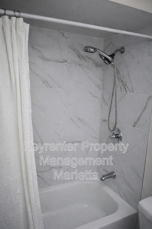 Building Photo - 603 Serramonte Dr