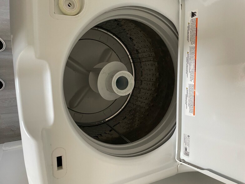 Building Photo - 265 E 69th Way