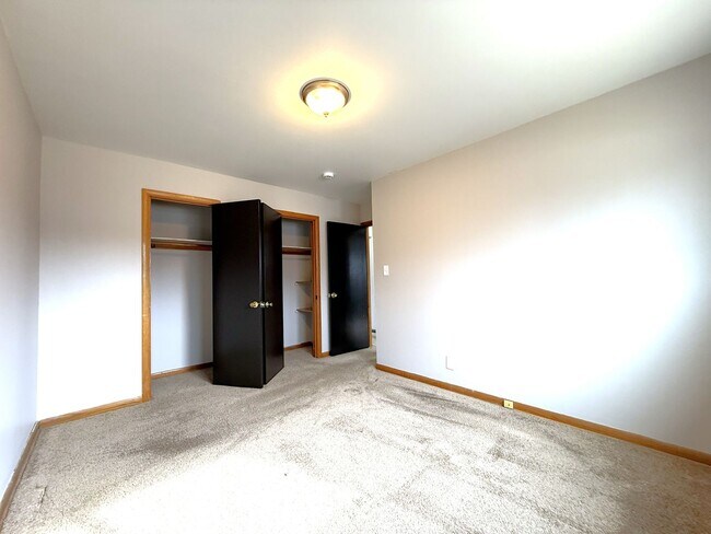 Building Photo - 11049 W Hampton Ave