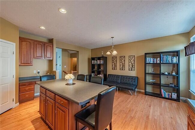 Building Photo - 4019 Village Run Rd