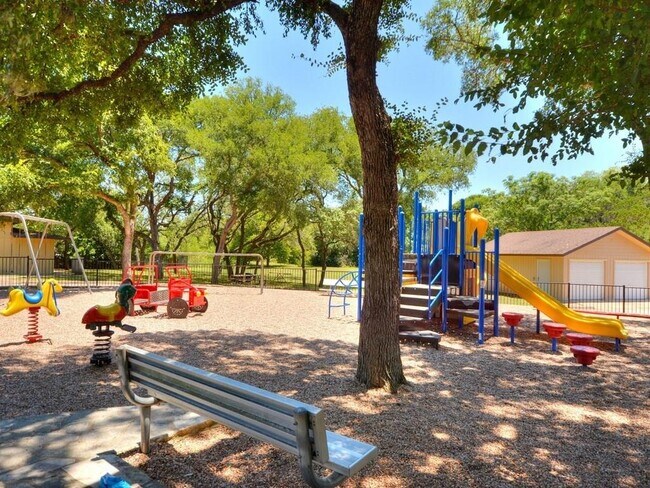 Building Photo - 4700 Trail W Dr