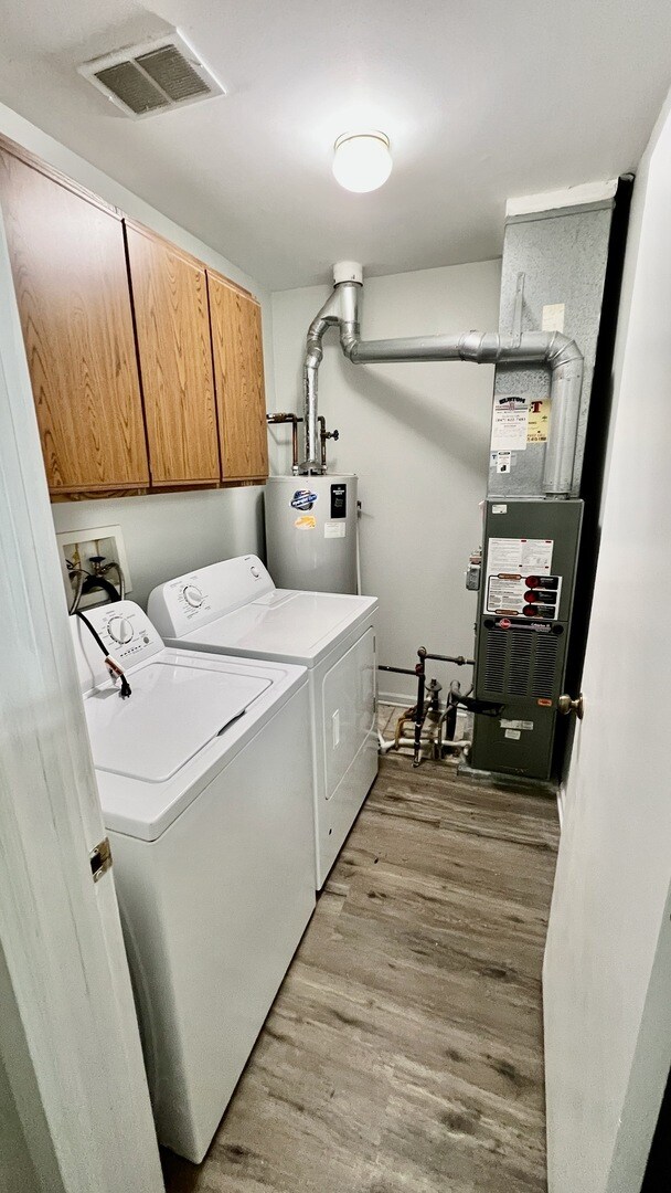 Building Photo - 1926 Grove Ave