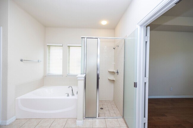 Building Photo - Elegant 5-Bedroom Home in Frisco ISD with ...