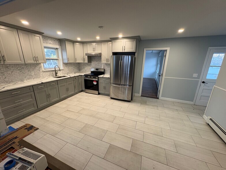 Building Photo - 16 Arrowhead Dr