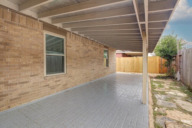 Building Photo - 18915 N Lyford Dr