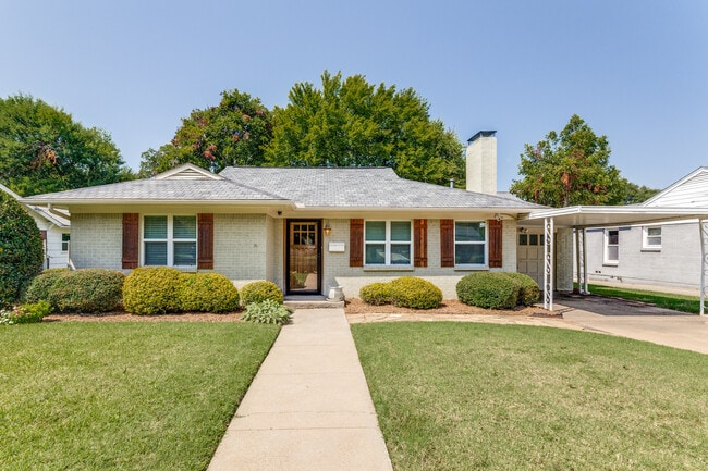 Primary Photo - 2704 Ryan Pl Dr