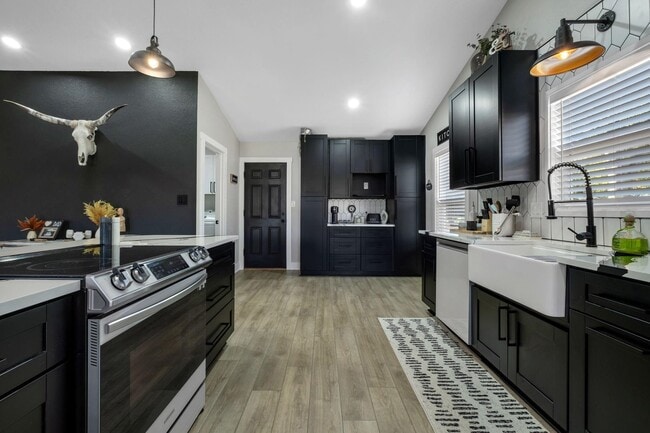 Building Photo - 6605 Donerail Trail