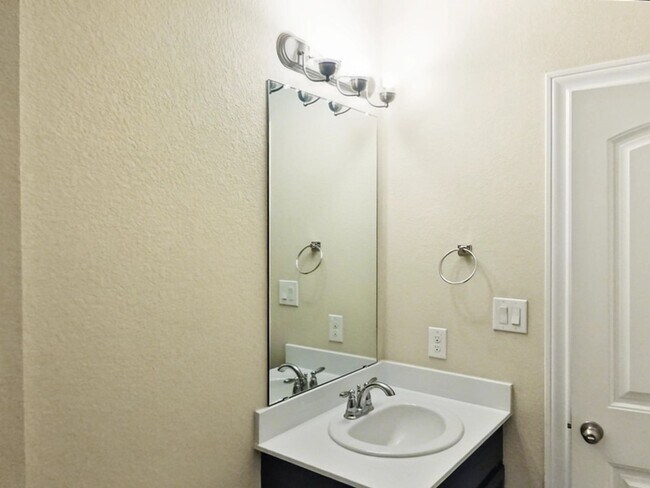 Building Photo - 815 Expedition Way