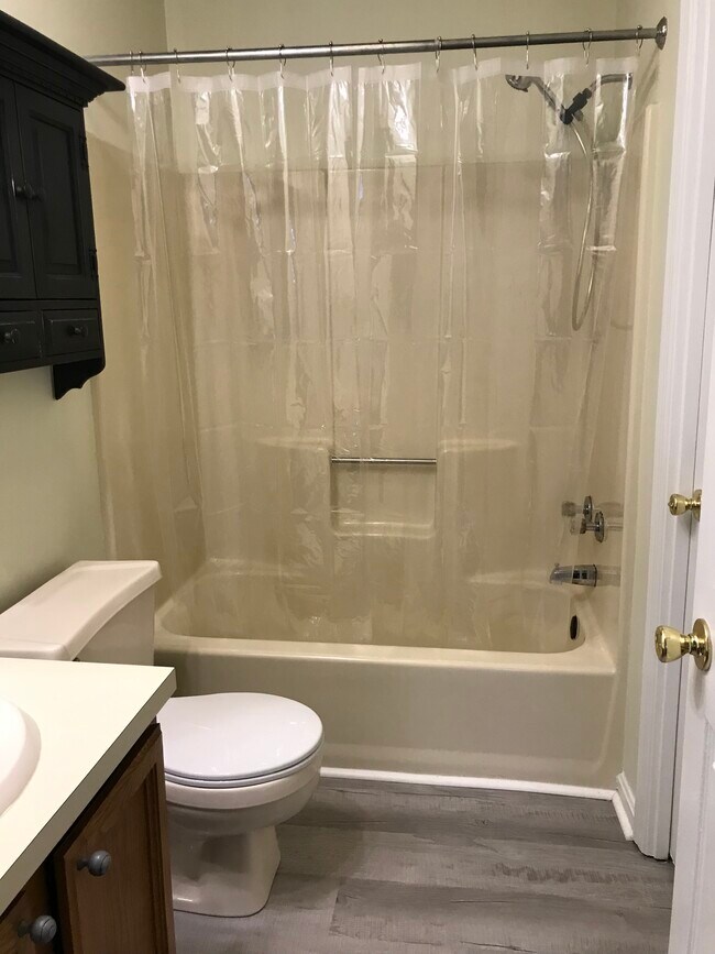 Building Photo - 1111 Cambridge Ct