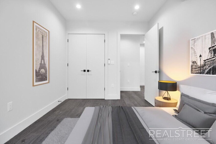 Building Photo - Grand Spacious 2 Bed in Prime Crown Heights