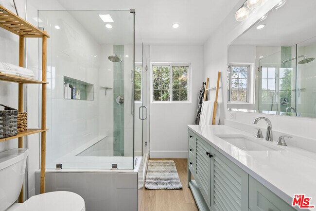 Building Photo - 5656 Penfield Ave