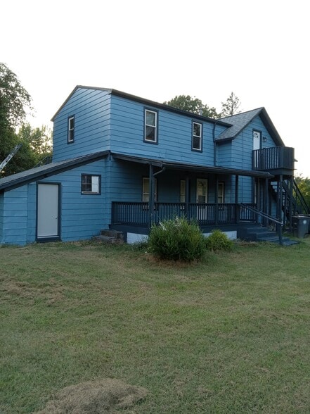 Exterior - 102 E Hamilton St