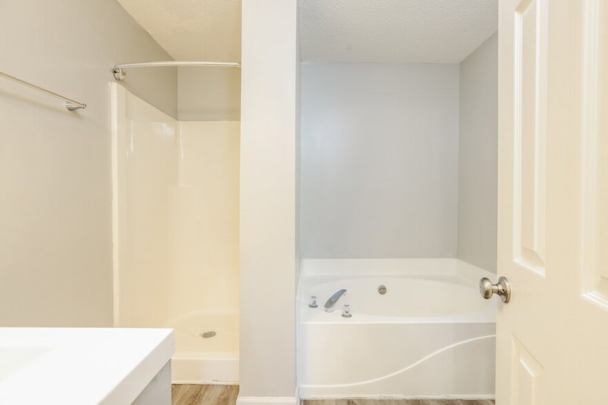 Building Photo - 1376 Camrose Ct