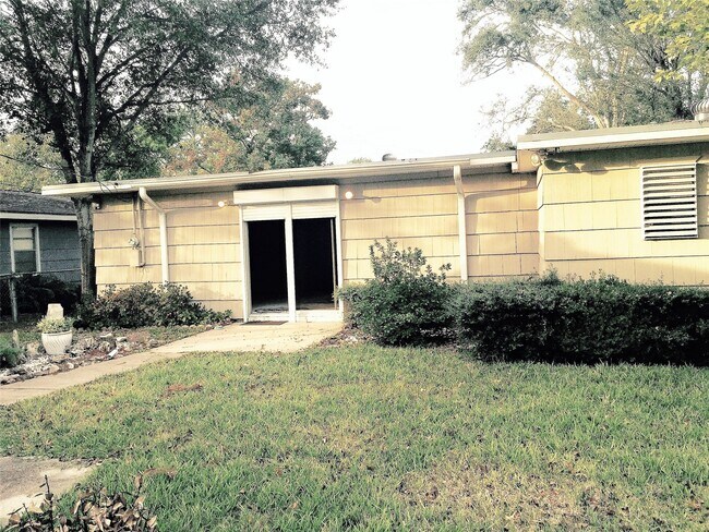 Building Photo - 2809 Rosadele St