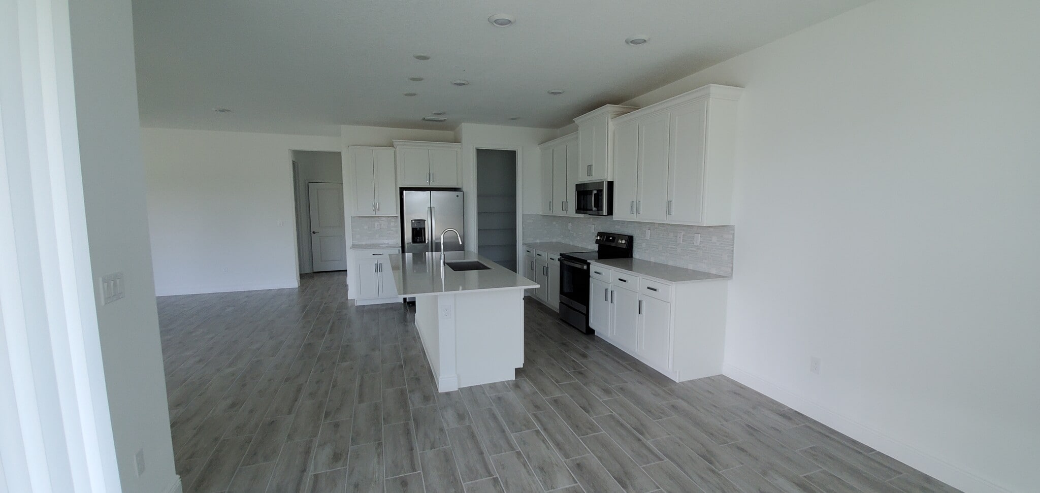 Building Photo - 4108 Veleiros Ave