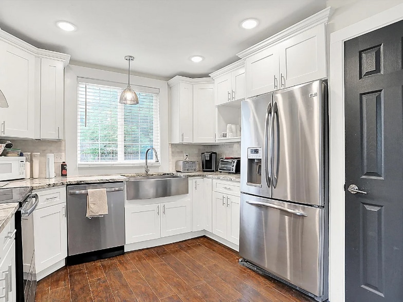 Building Photo - 1641 Iowa St