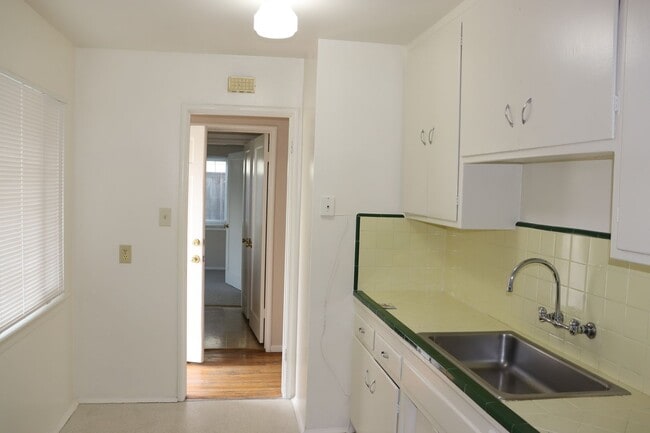 Building Photo - 3 Bedroom/ 2 Bath Original Rancher in Santa Clara Open House 12/13 11 AM-12 PM