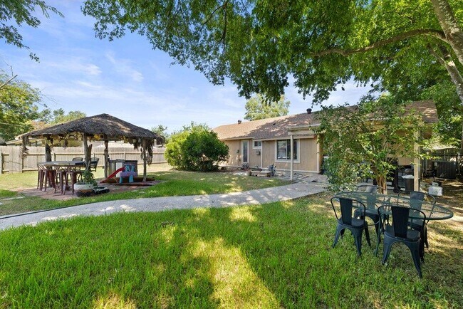Building Photo - 9513 Braeburn Glen St