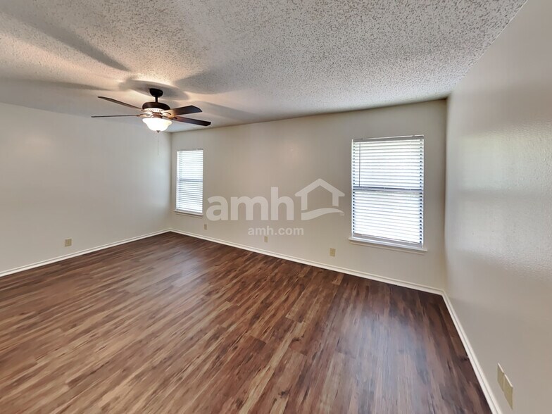 Building Photo - 8931 Kenton Briar