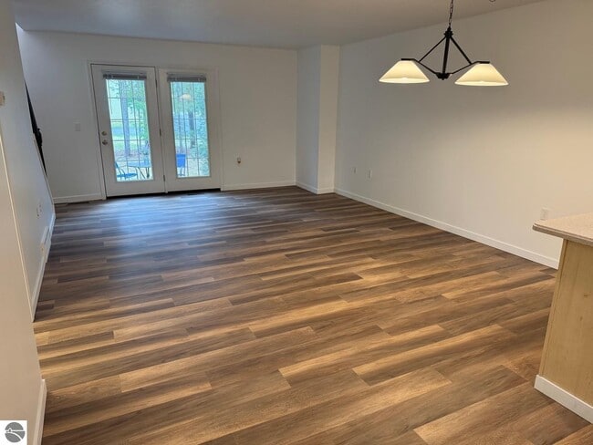 Building Photo - 1495 Newport St