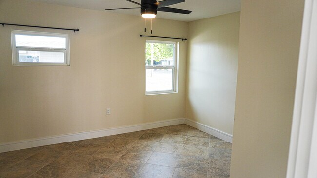 Building Photo - 1502 Ave I