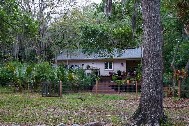 Building Photo - Amazing sunsets at this waterfront home