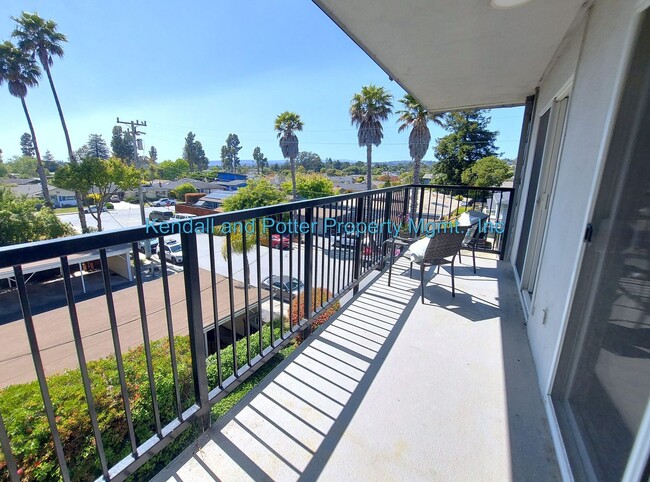 Building Photo - Impeccable 2BR, 1BA Capitola Condo with Oc...