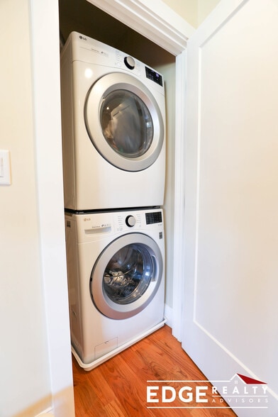 Building Photo - 40 Glencoe St