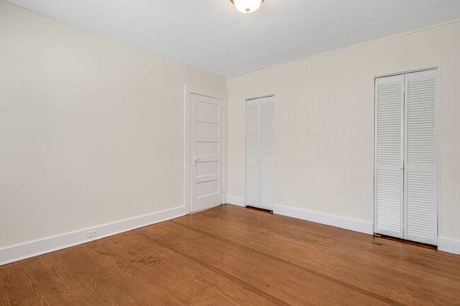 Building Photo - Charming 1930s Shotgun Duplex – Updated Bath, Walk-In Pantry, Water Included