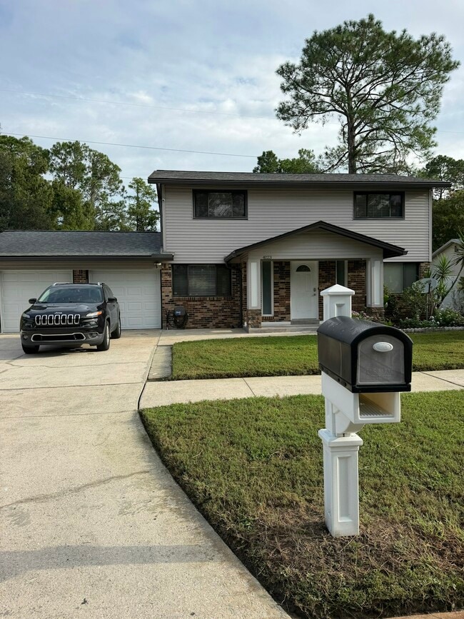 Building Photo - 4123 Lazy Hollow Ln N