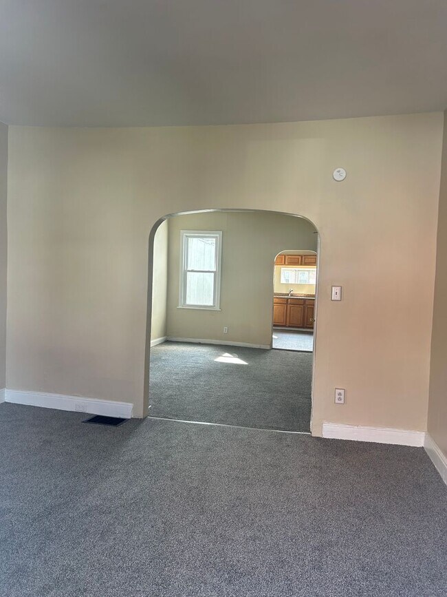 Building Photo - Section 8 considered.  3-bedroom row home in Midtown Harrisburg