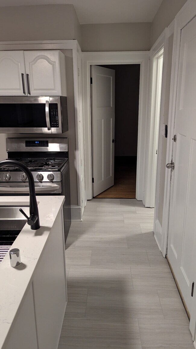 Building Photo - 319 E Montana St