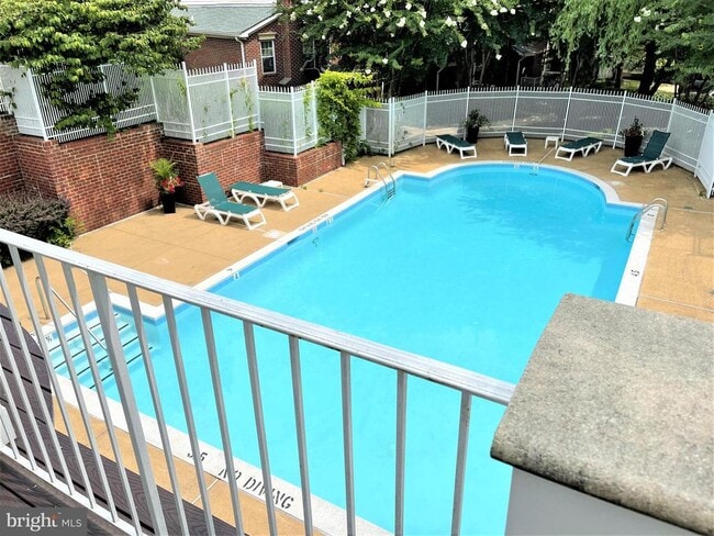 Building Photo - 1641 International Dr