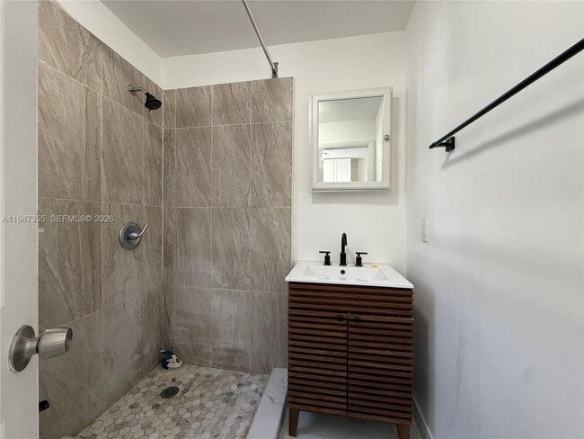 Building Photo - 1725 Hayes St