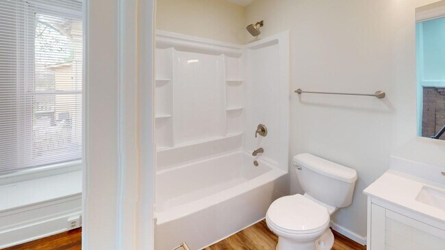 Building Photo - 6 BEDROOMS + 3.5 FULL BATHROOMS Single Family House Available August 20, 2026!  Schedule to see i...