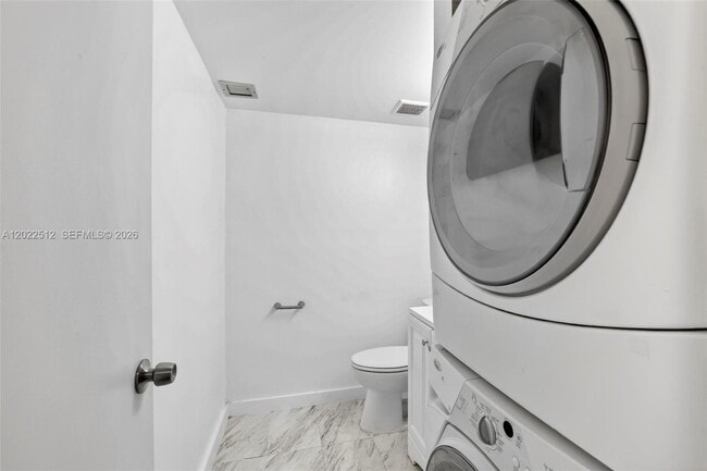 Building Photo - 4174 Inverrary Dr