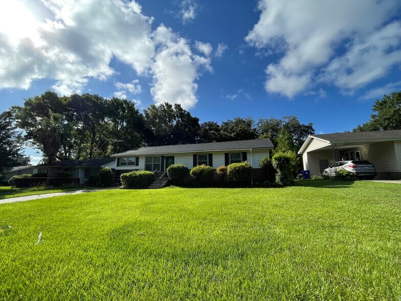 Building Photo - 2665 Orchid Ave