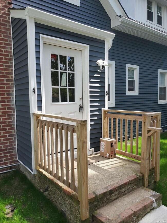 Building Photo - 37 Maplewood Rd